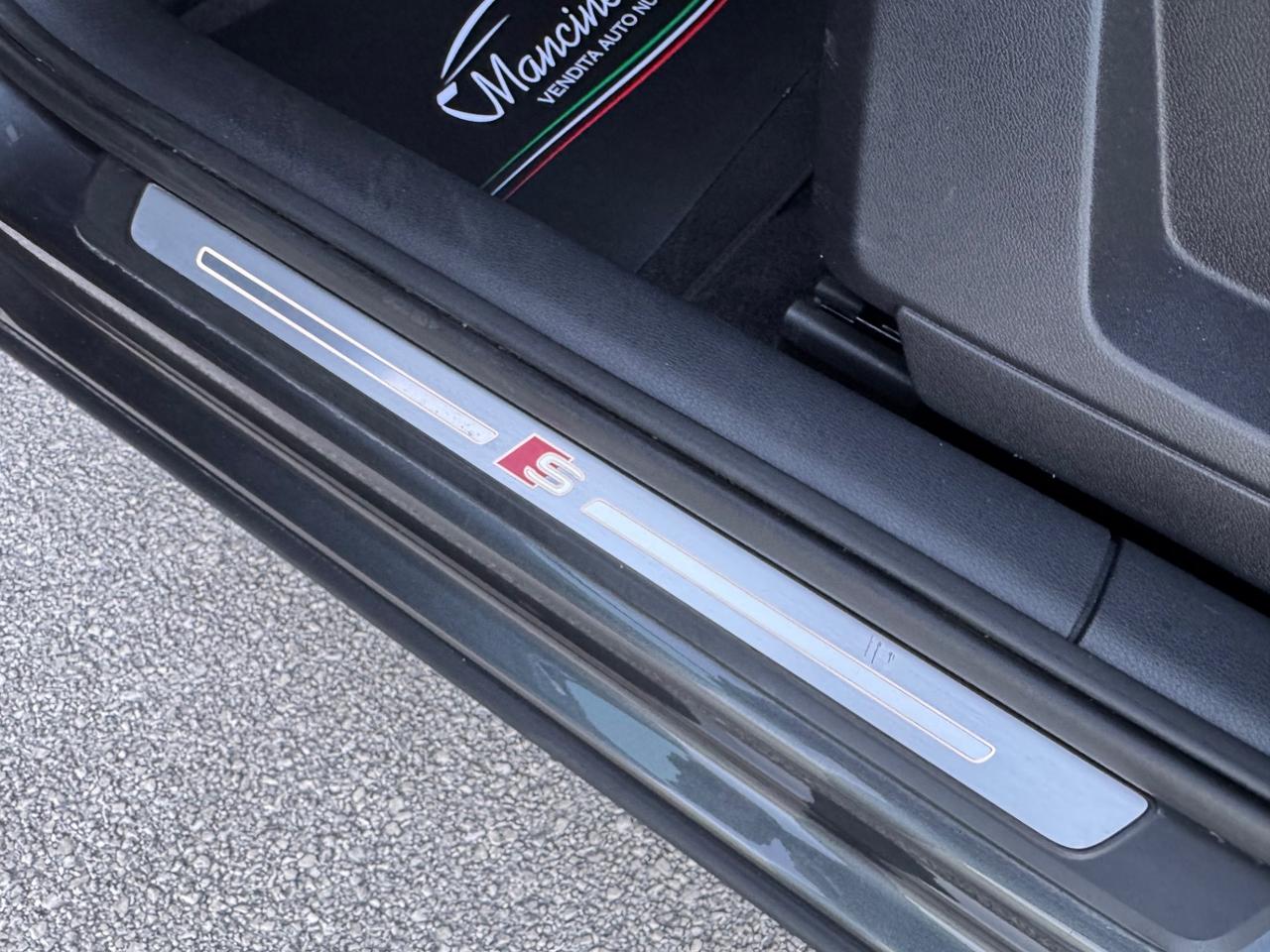 Audi Q2 30 TDI S tronic Identity Black