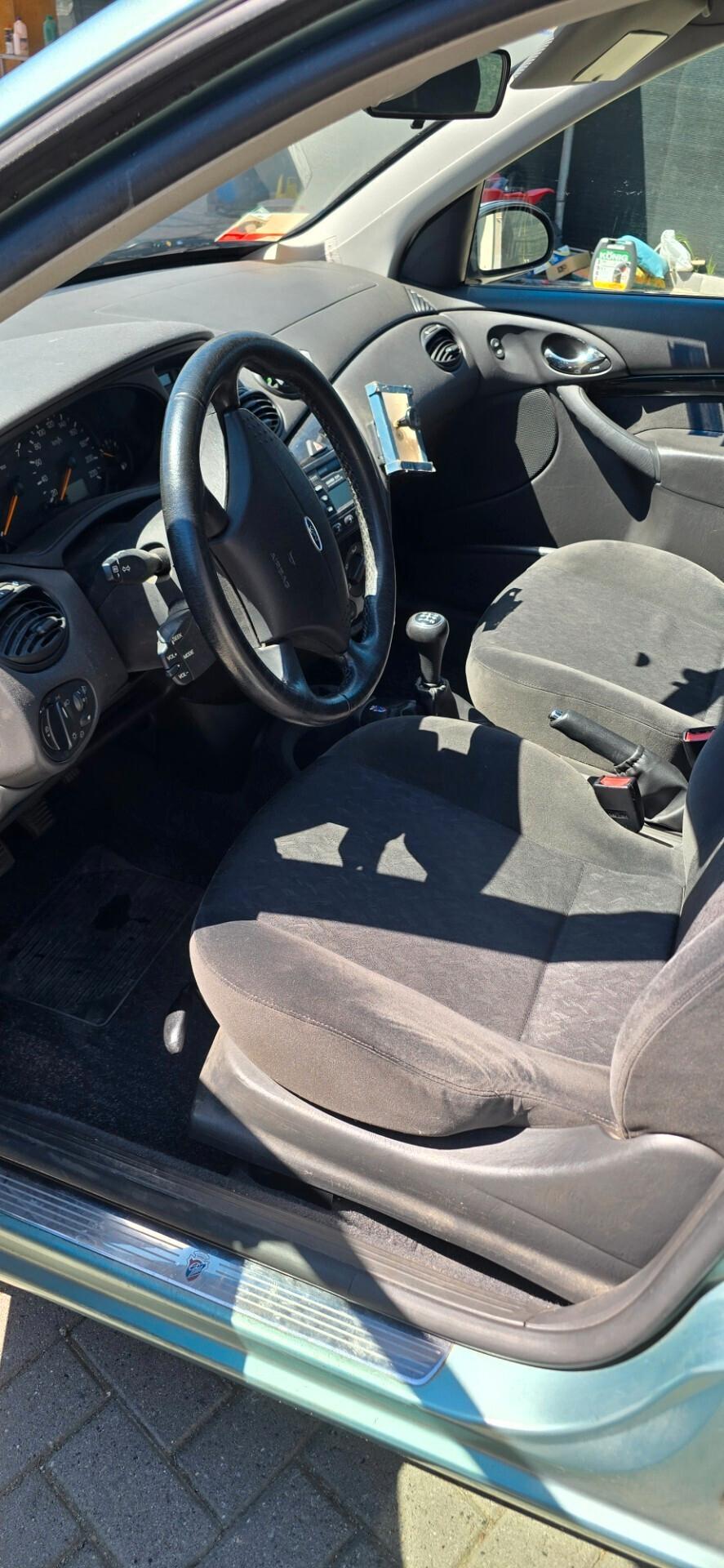 Ford Focus 1.6i 16V cat 5p. Ghia