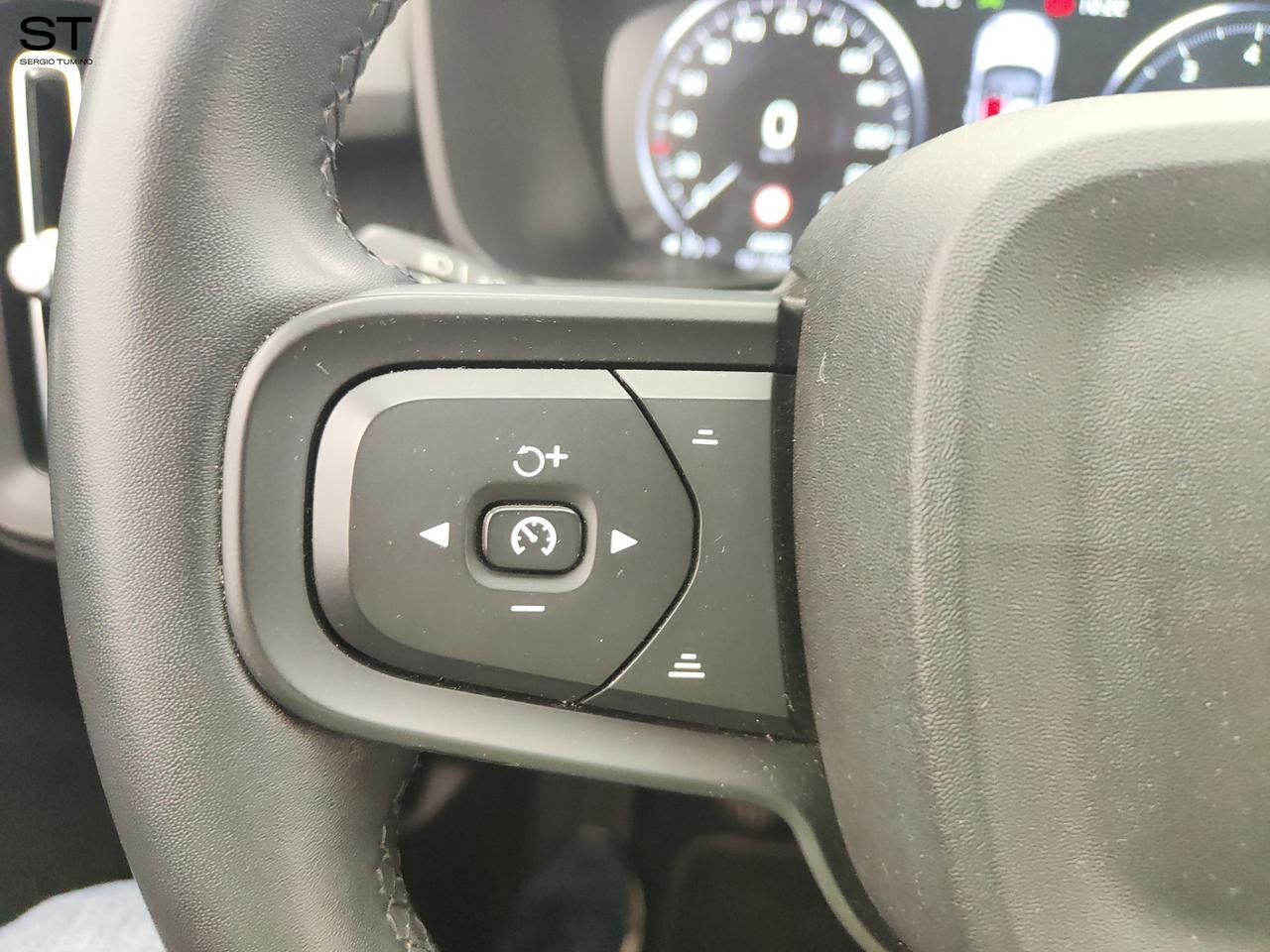 VOLVO XC40 (2017-->) - XC40 T2 Essential