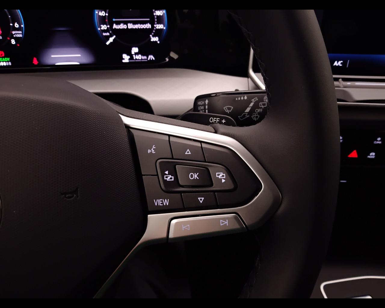 VOLKSWAGEN Golf VIII 2024 - Golf 1.5 tsi ehybrid Life 204cv dsg