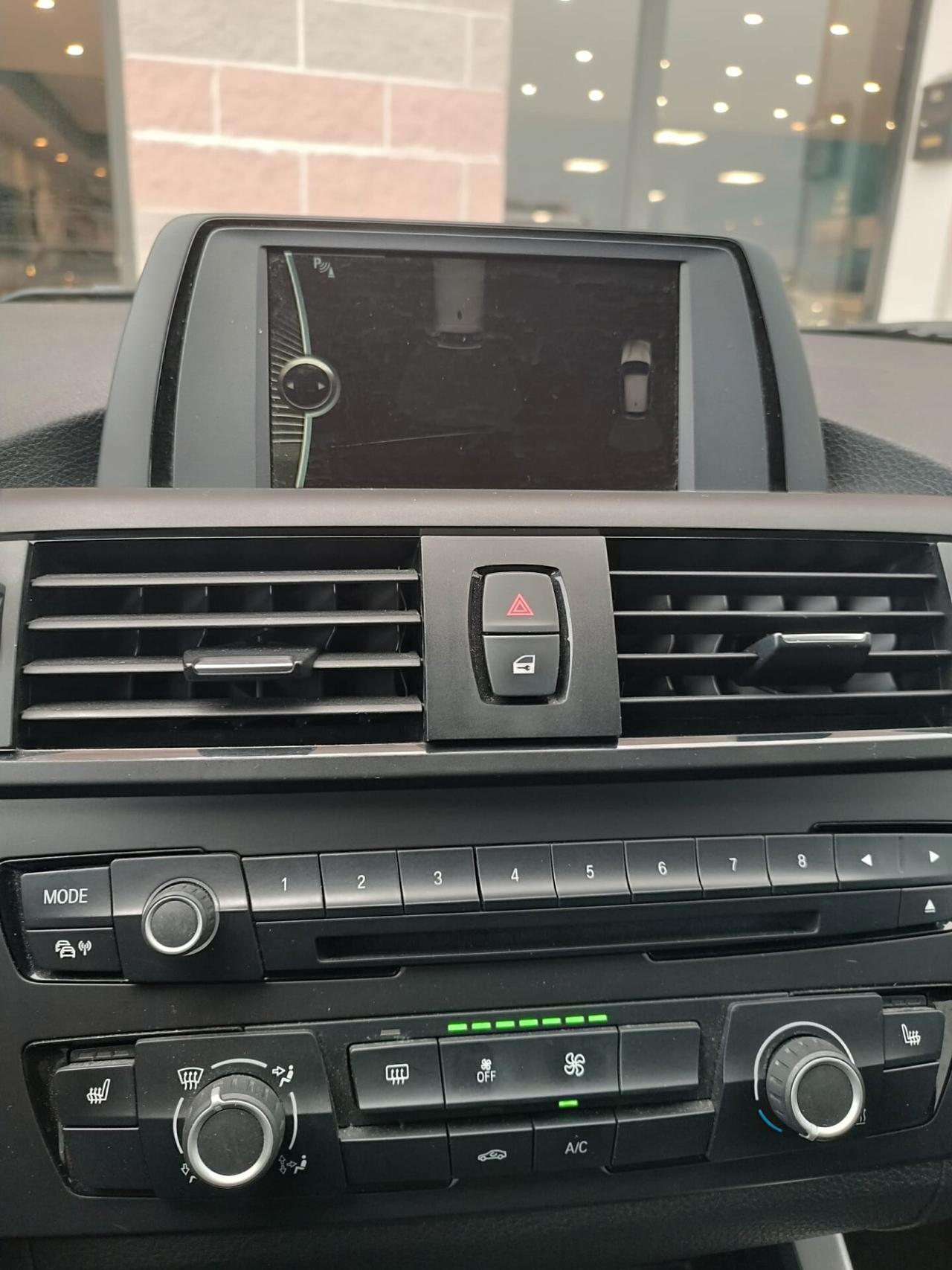 Bmw 114 114i 5p. Urban
