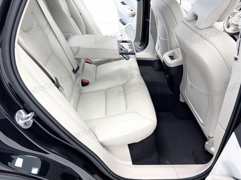 Volvo XC60 XC60 B4 (d) 197CV AWD AUT PLUS DARK