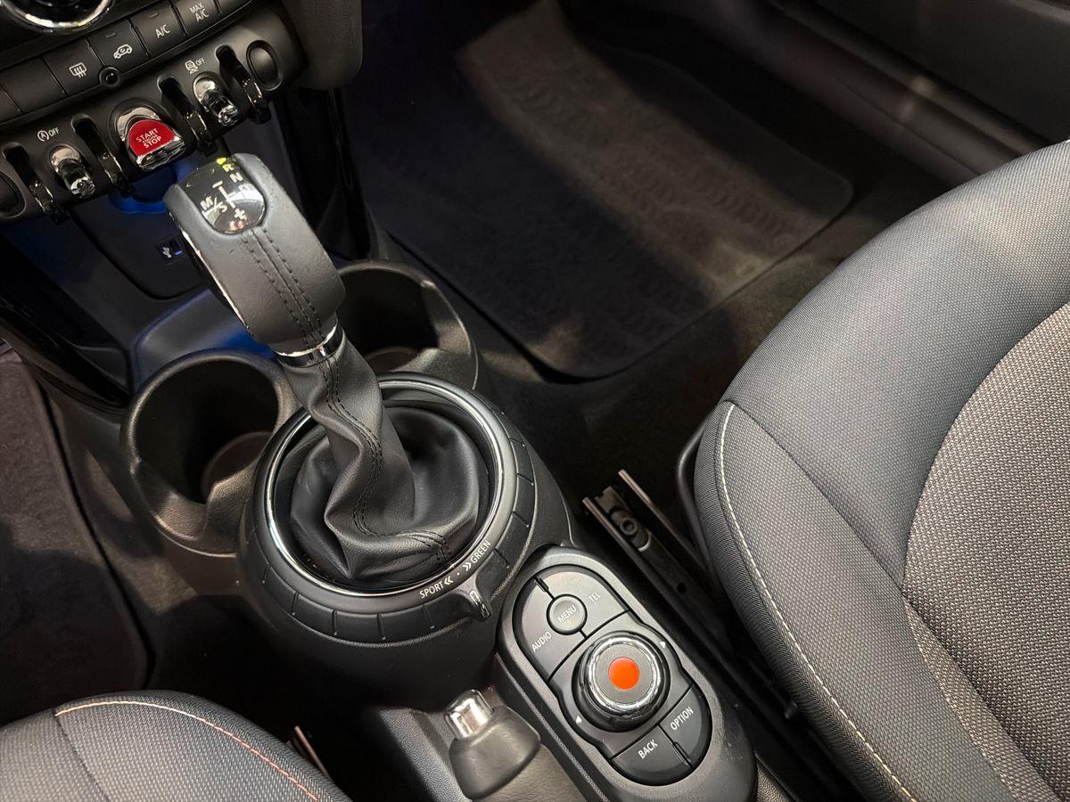 MINI Mini IV F55-F56 2014 - Mini 1.5 Cooper D 3p auto