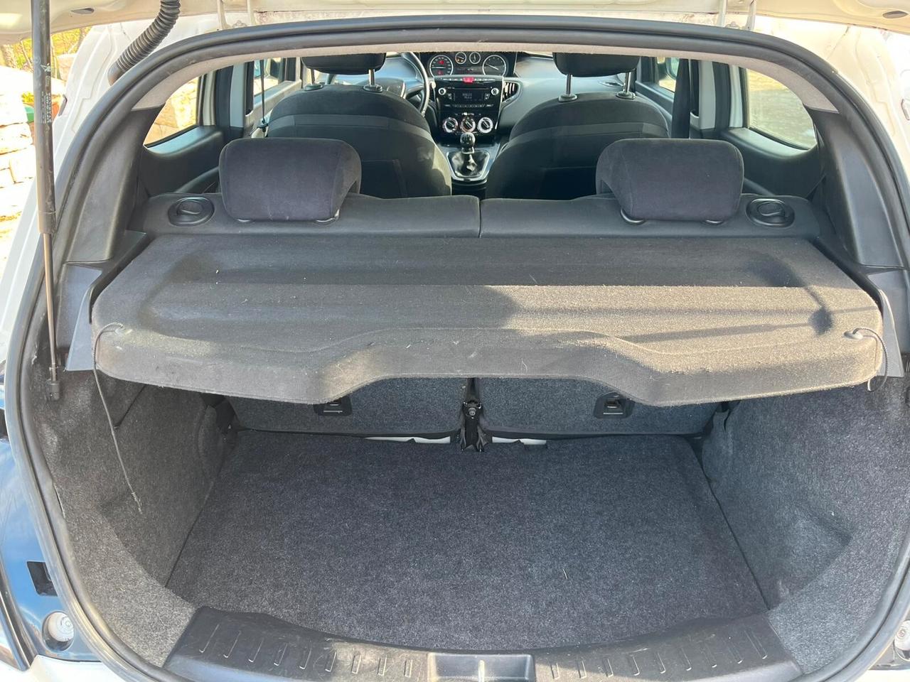 Lancia Ypsilon 1.2 - IDEALE X NEOPATENTATI - 2011