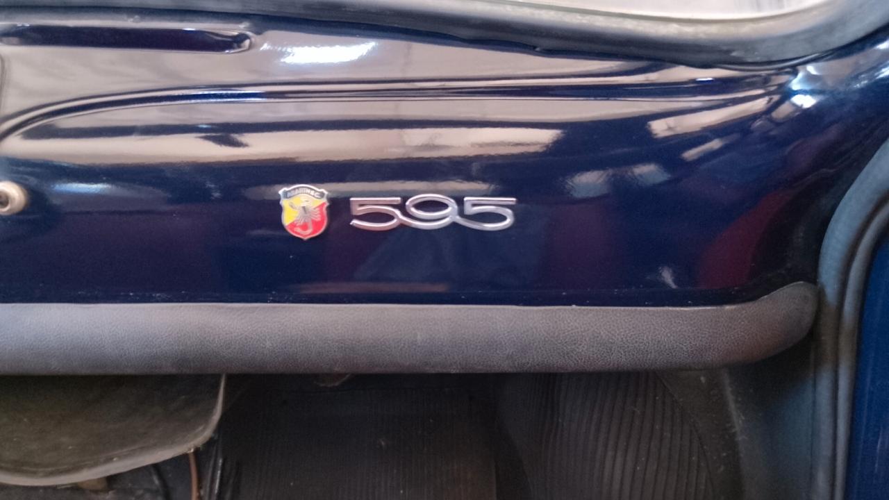 Abarth 595 blu