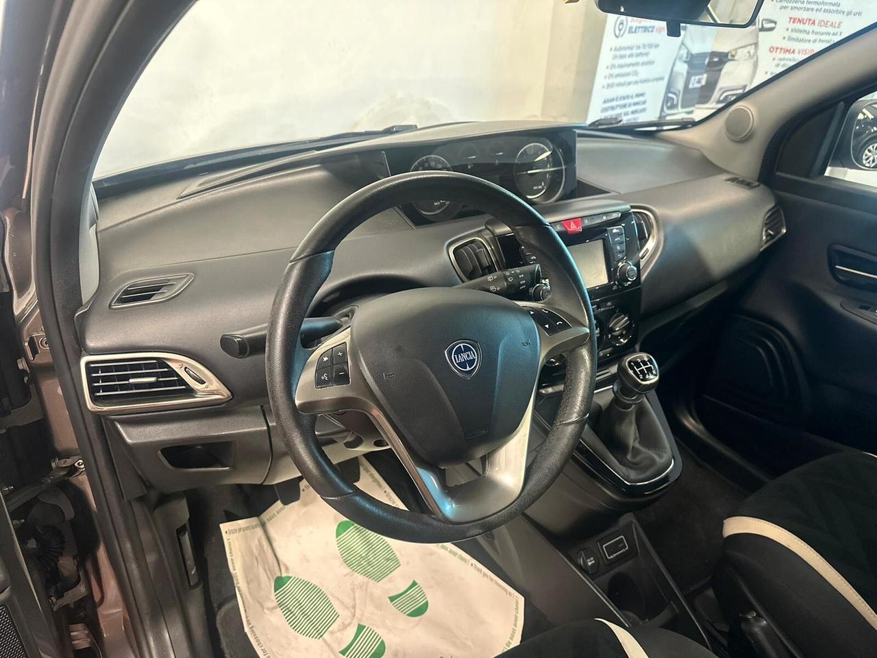 Lancia Ypsilon 1.2 69 CV 5 porte Platinum