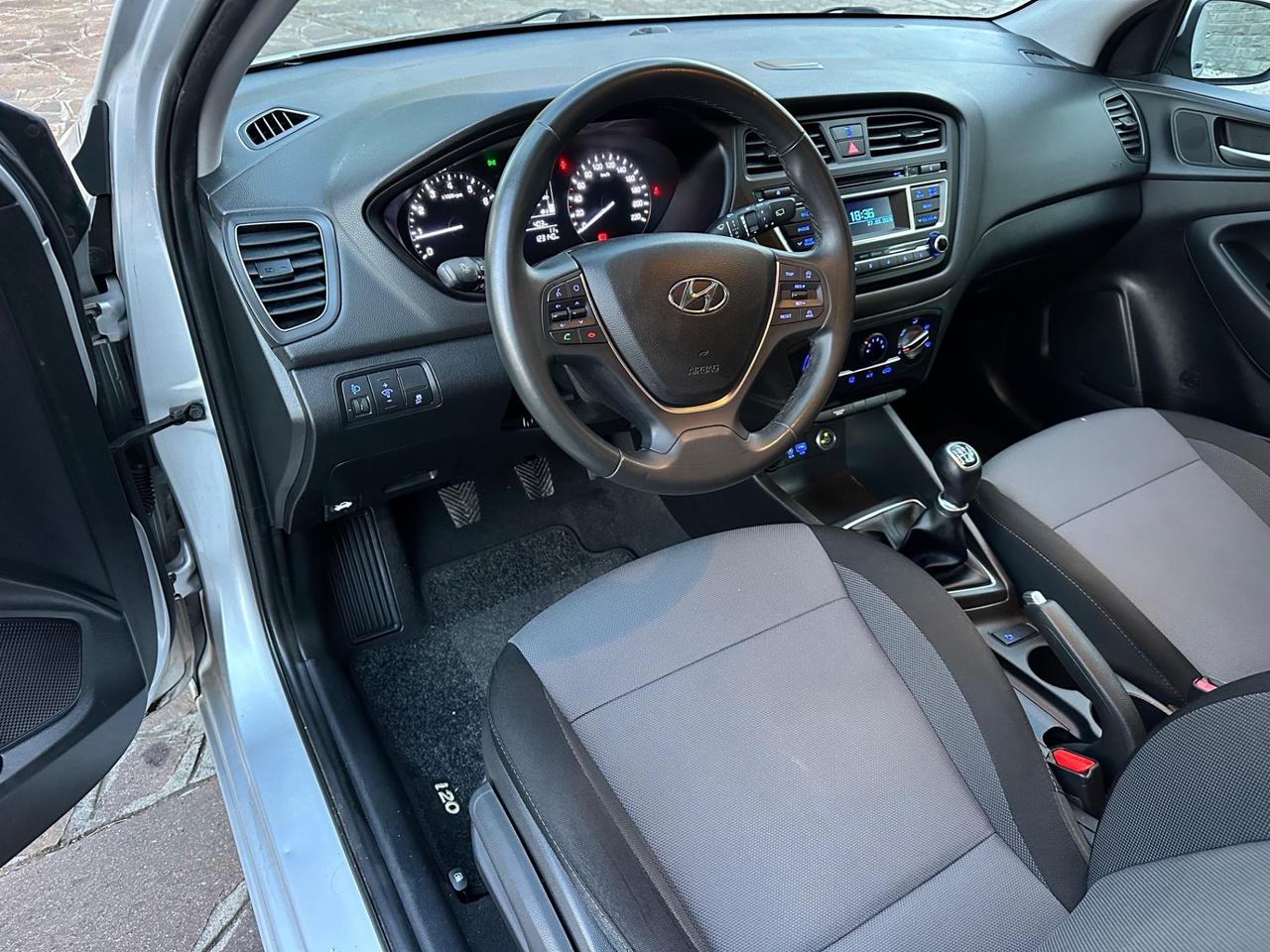 Hyundai i20 1.2 5 porte Econext Blackline