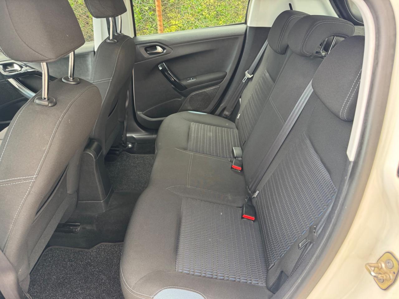 Peugeot 208 1.6 e-HDi 92 CV Stop&Start 5 porte Allure