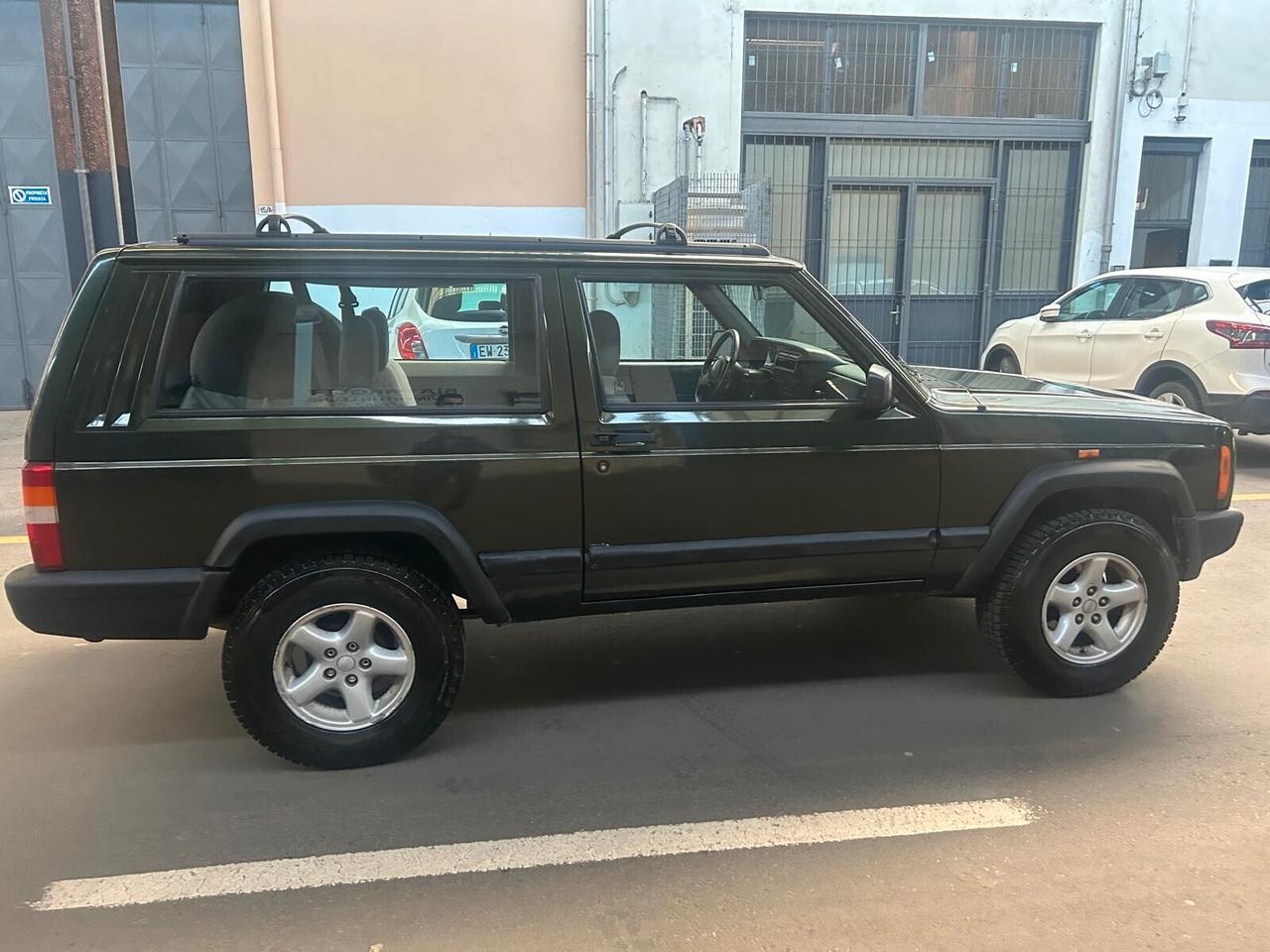 Jeep Cherokee 2.5 TD 3 porte Command-Trac Sport