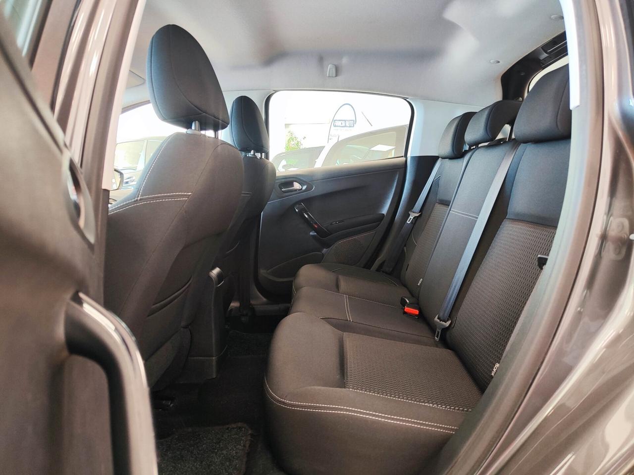 Peugeot 208 1.2 benzina AUTOMATICA-UNICO PROPRIETARIO-