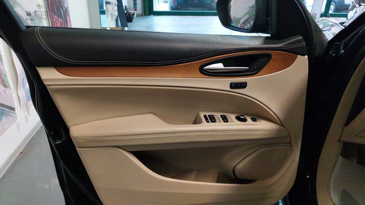Alfa Romeo Stelvio 2.2cc 210 CV AT8 Q4 Veloce
