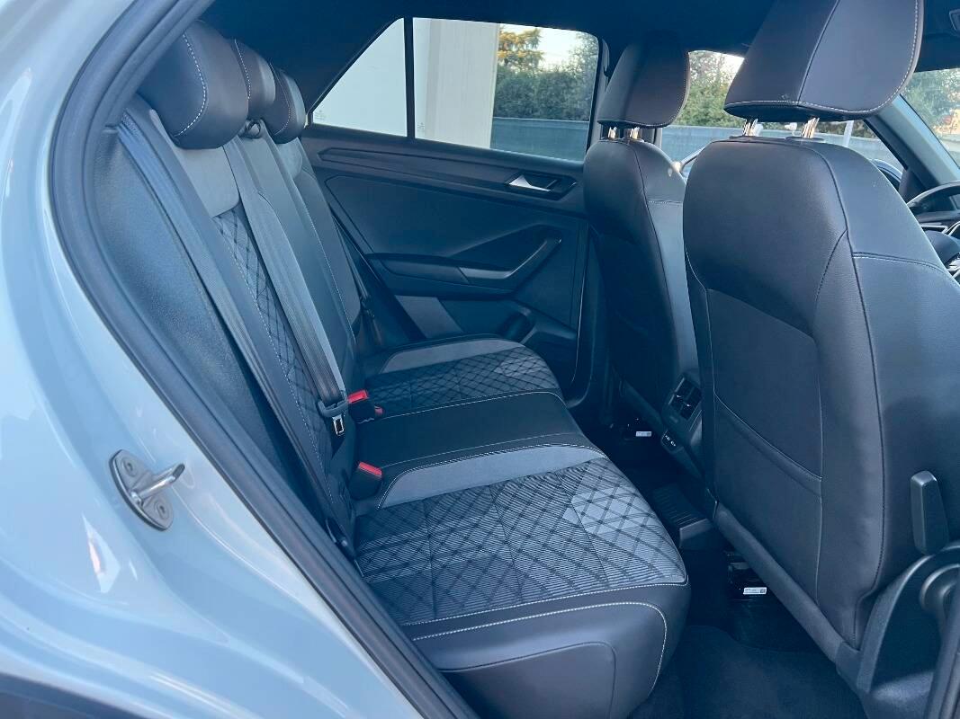 Volkswagen T-Roc 1.0 tsi R-Line 110cv