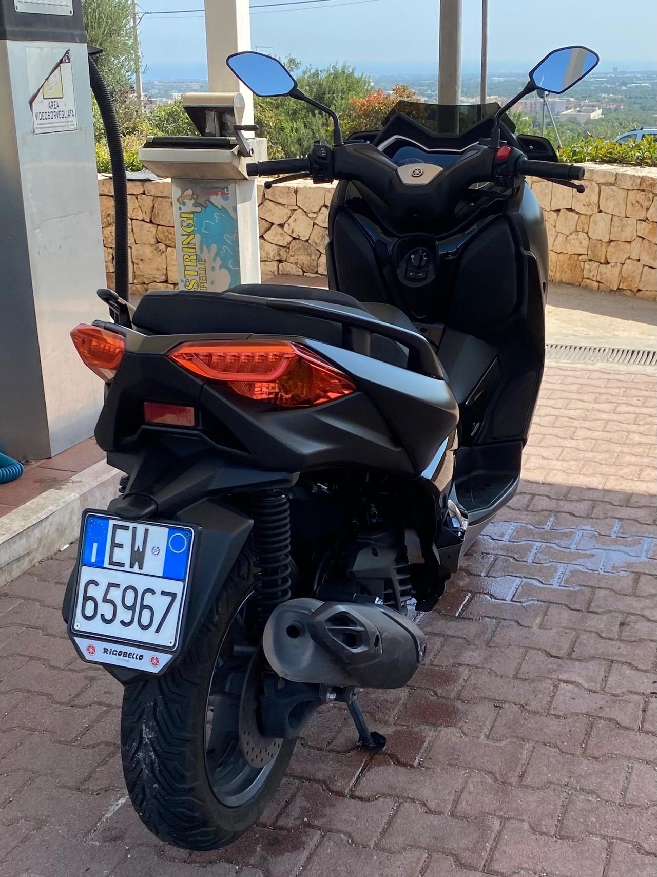 Yamaha X-Max 125