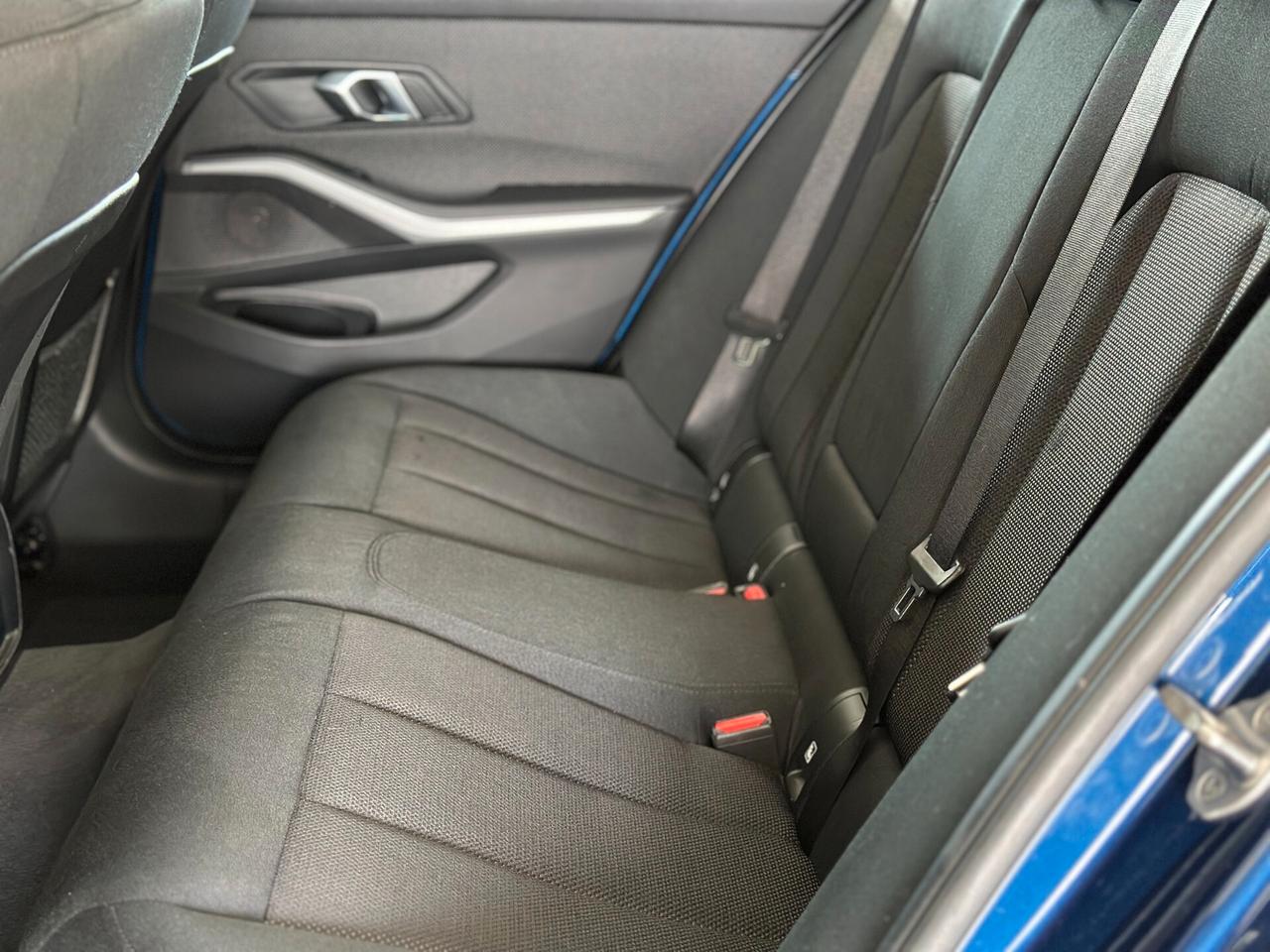 BMW 318d Touring MHEV Business Advantage auto