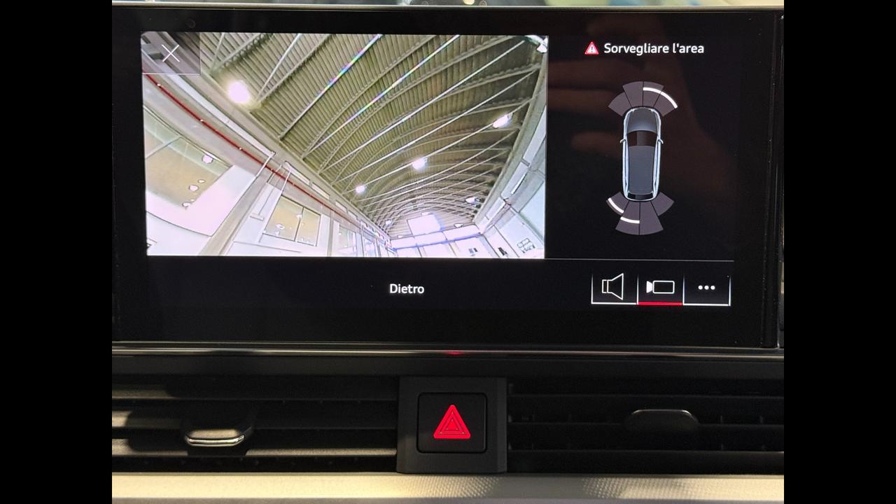 Audi A4 AVANT 30 TDI S TRONIC