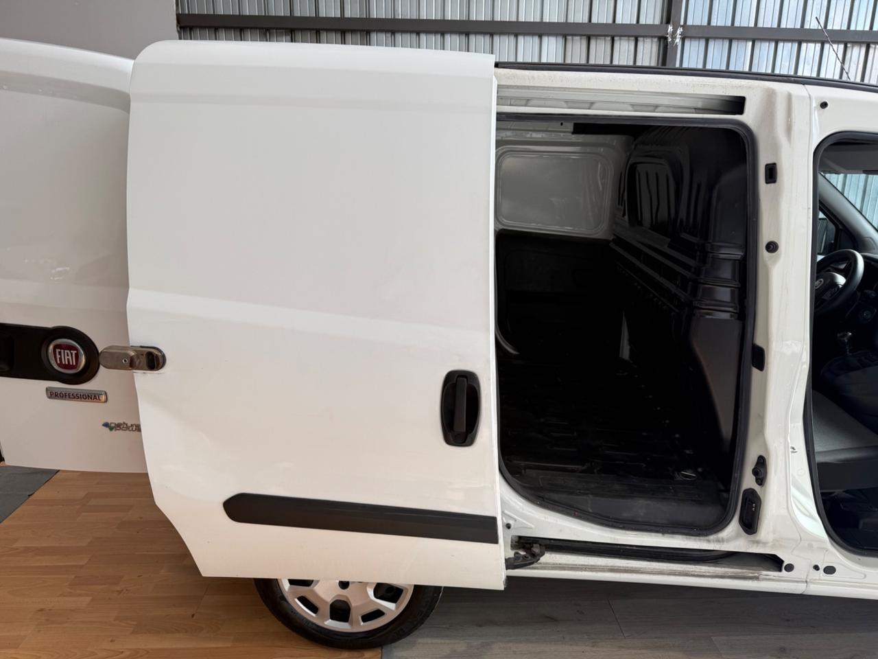 Fiat dobló 1.4 benzina/metano 3 posti