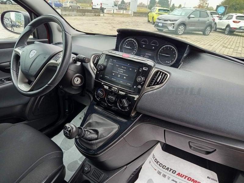 Lancia Ypsilon Ypsilon 1.0 firefly hybrid Gold s&s 70cv