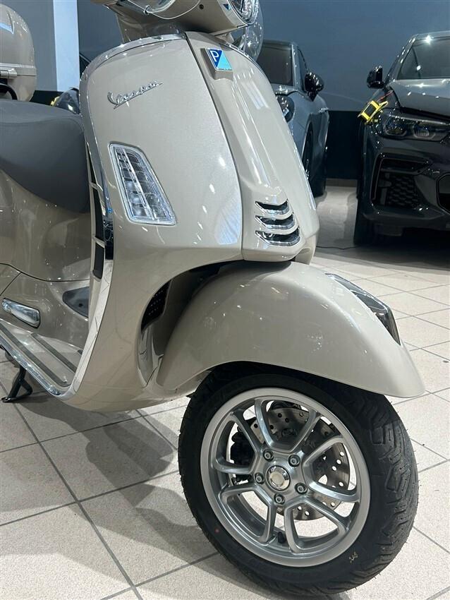 Vespa GTS 300 hpe 310