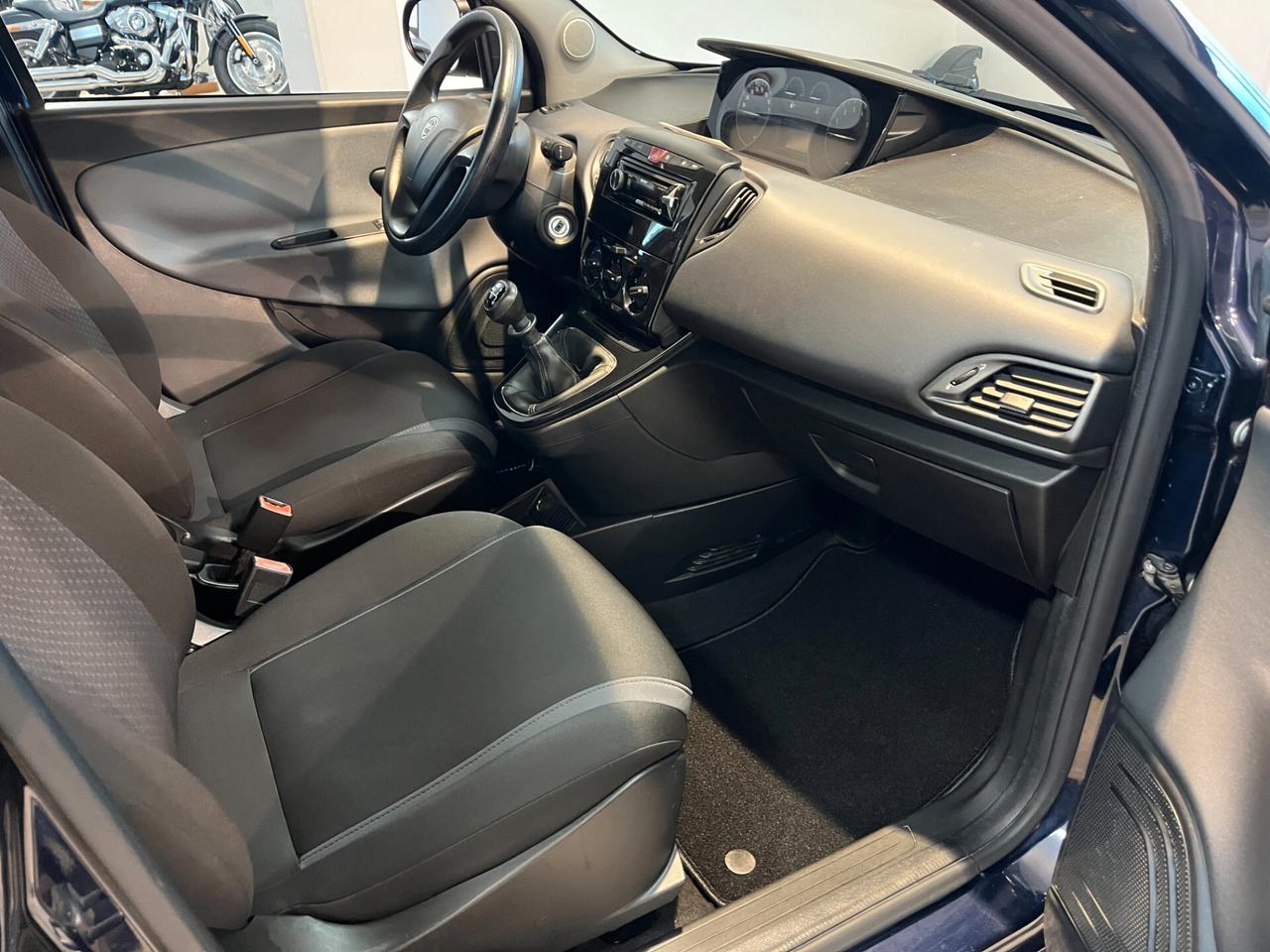 Lancia Ypsilon 1.2 69 CV 5 porte Gold