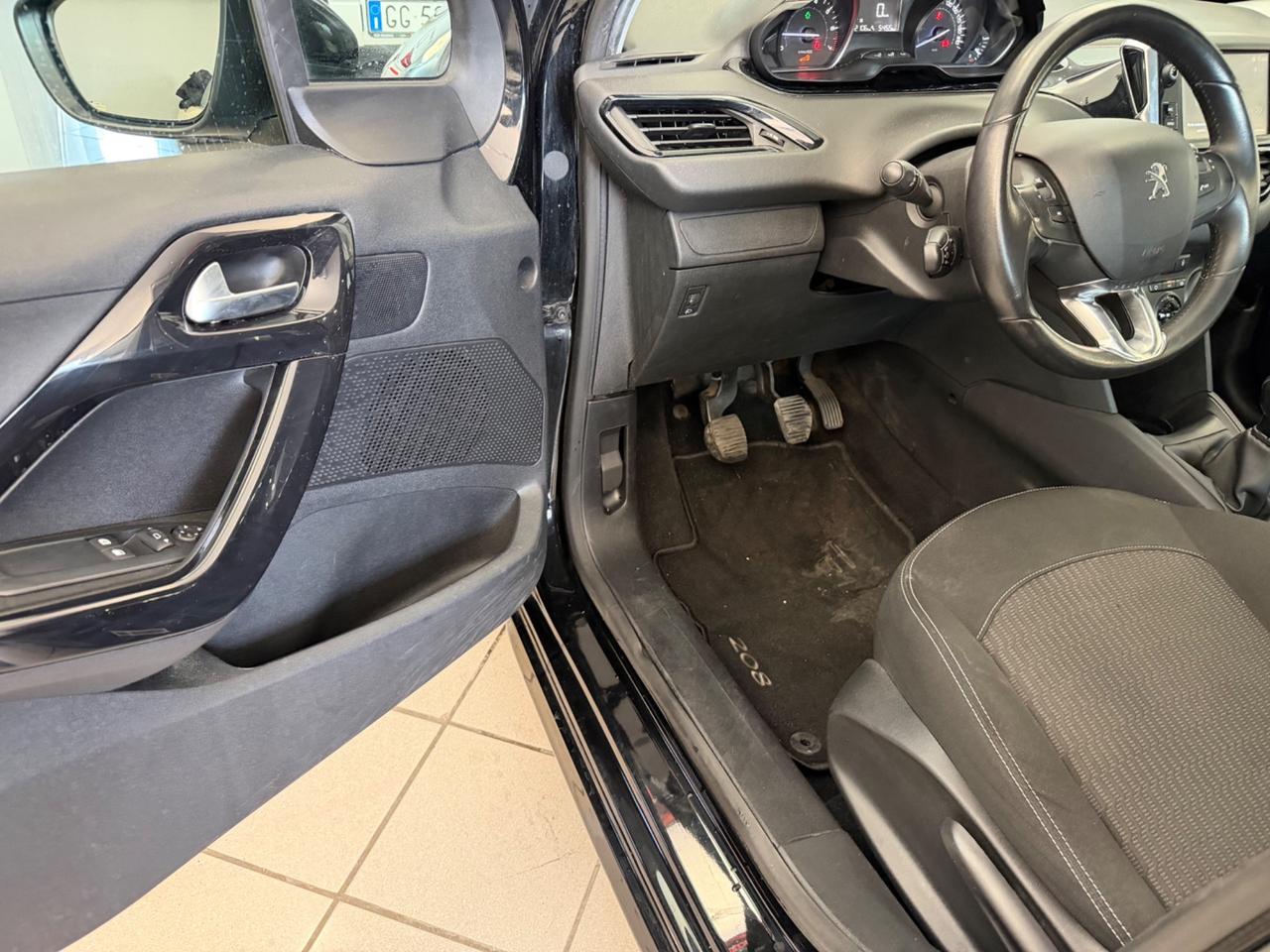 Peugeot 208 PureTech 82 5 porte Allure