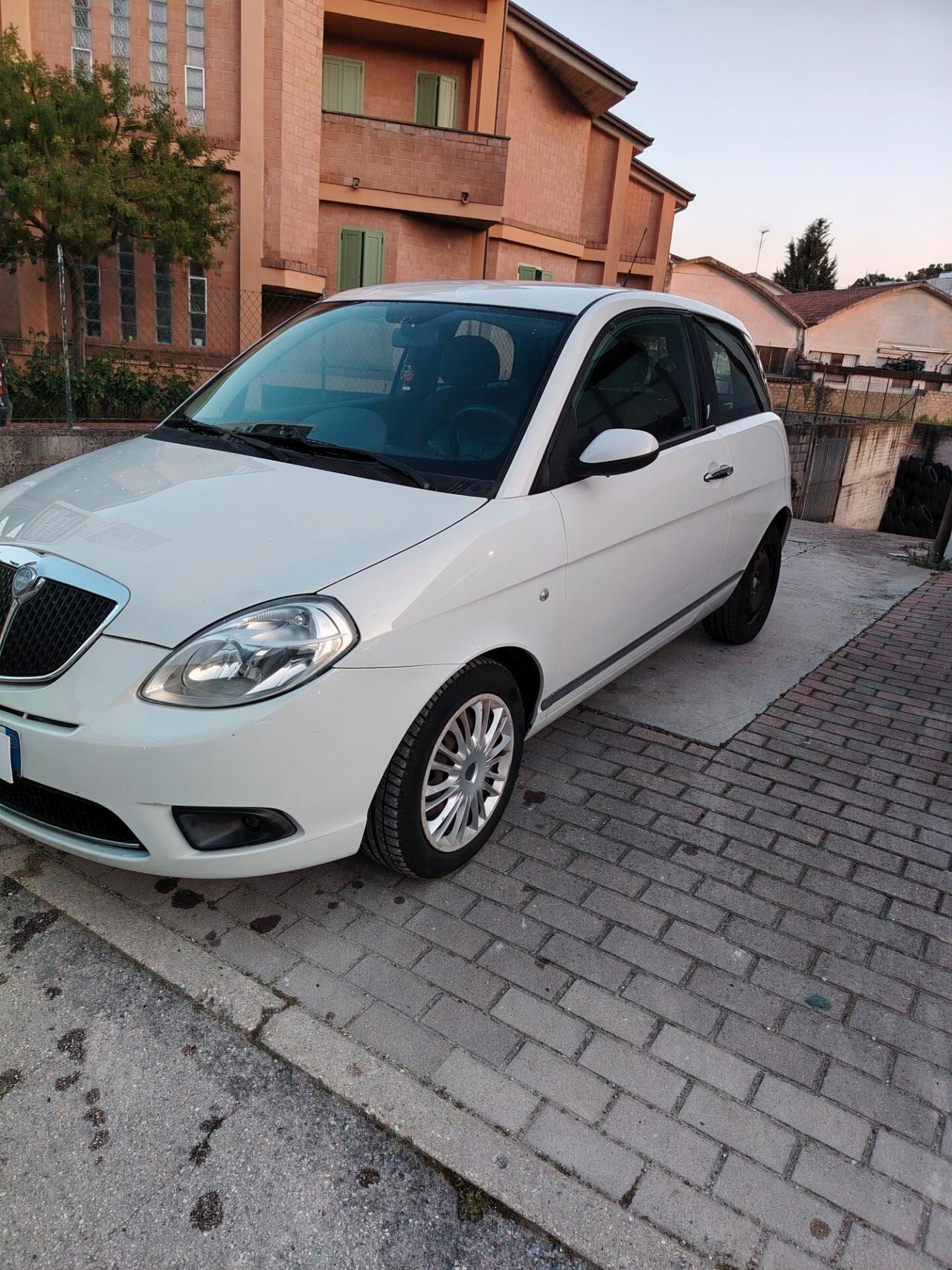 Lancia Ypsilon 1.2 Oro