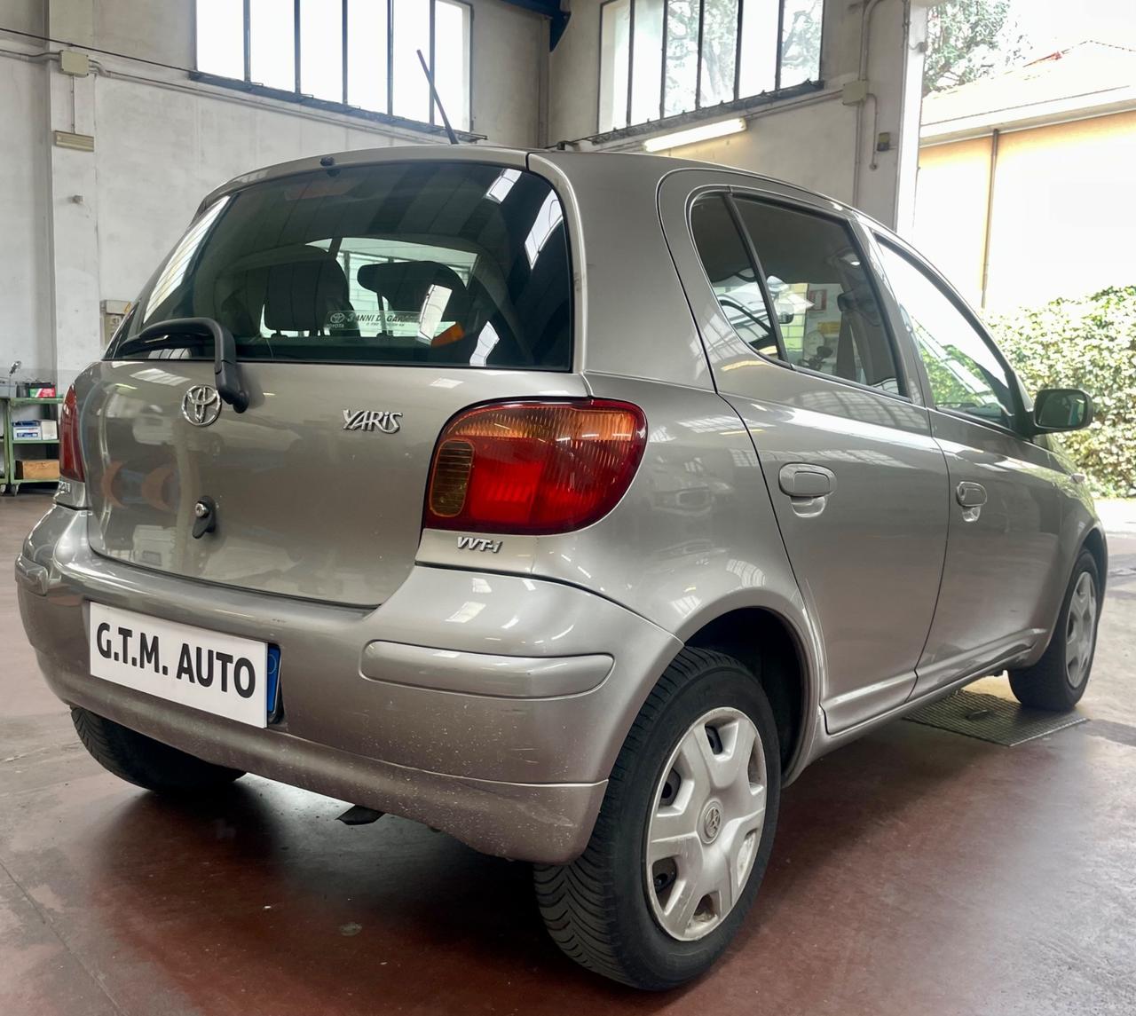 Toyota Yaris 1.0i unicoproprietario ideale per neopatentati