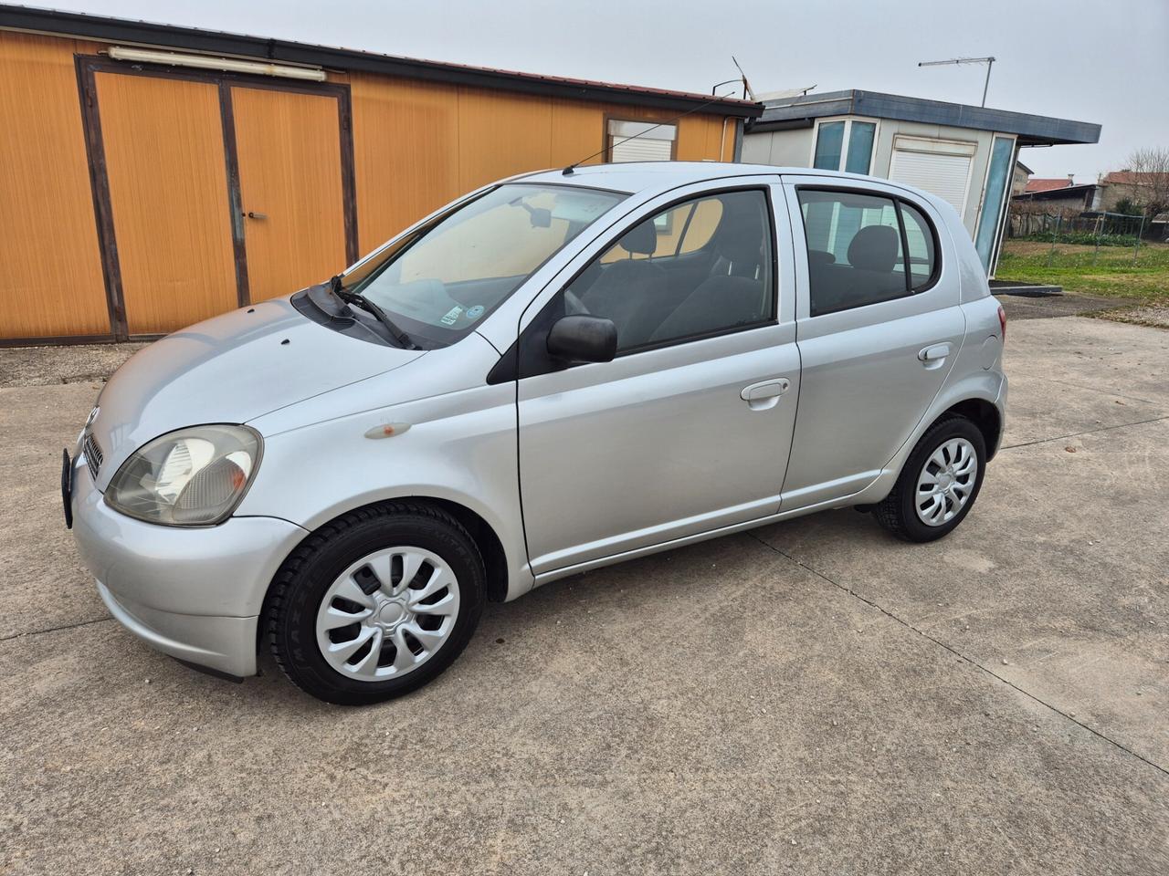 Toyota Yaris 1.0i 16V cat 5 porte neopatentati