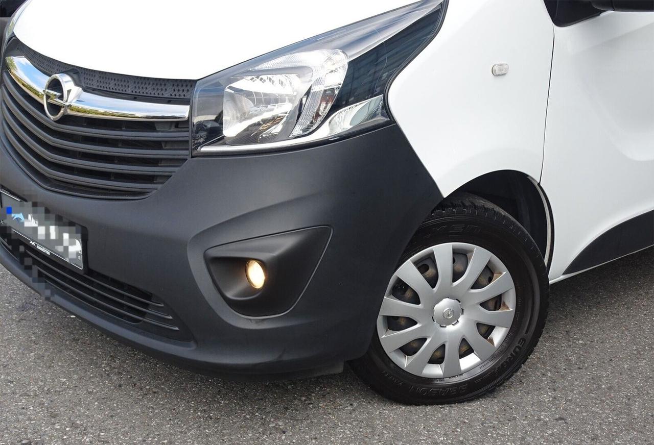 Opel Vivaro Combi 8 posti