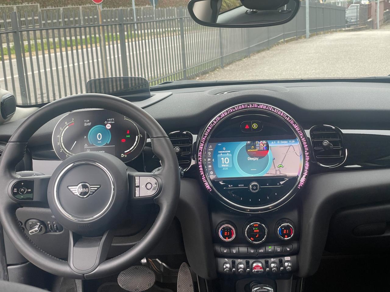 Mini IV F56 3p 1.5 Essential auto Full. 11.000 KM !!