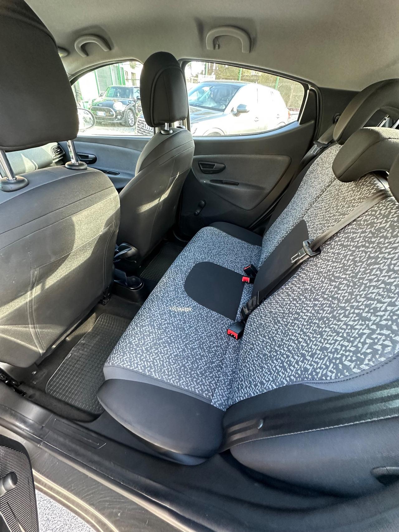 Lancia Ypsilon 1.0 FireFly 5 porte S&S Hybrid Ecochic A. Ferretti