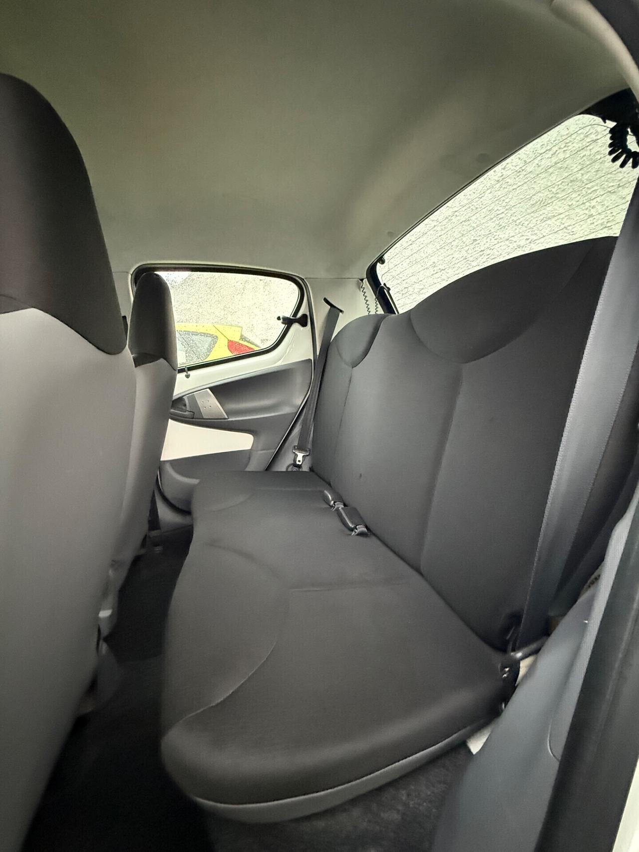 Toyota Aygo 1.0 12V VVT-i 5 porte,Clima,Radio,ecc.