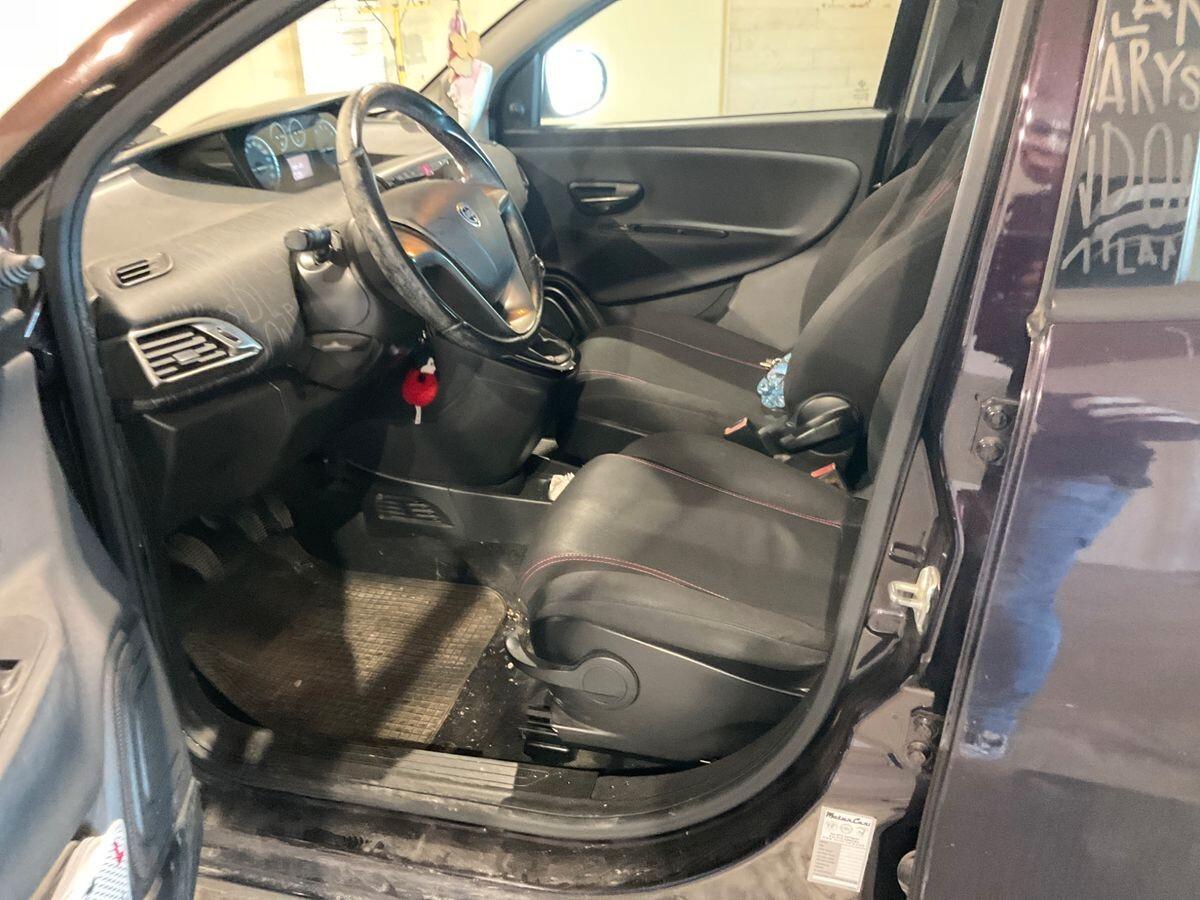 Lancia Ypsilon 1.2 69 CV 5 porte Elefantino
