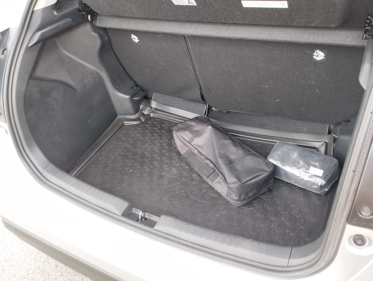 Toyota Yaris 1.0 Business vettura ideale per neopatentati