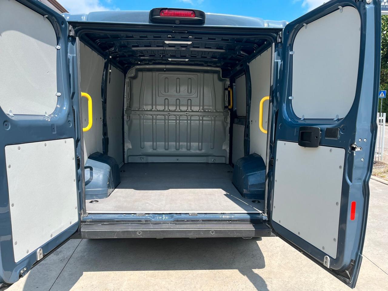 PEUGEOT BOXER / 2021 / 4P / FURGONE 330 L1H1 2.2 BLUEHDI 120CV SeS