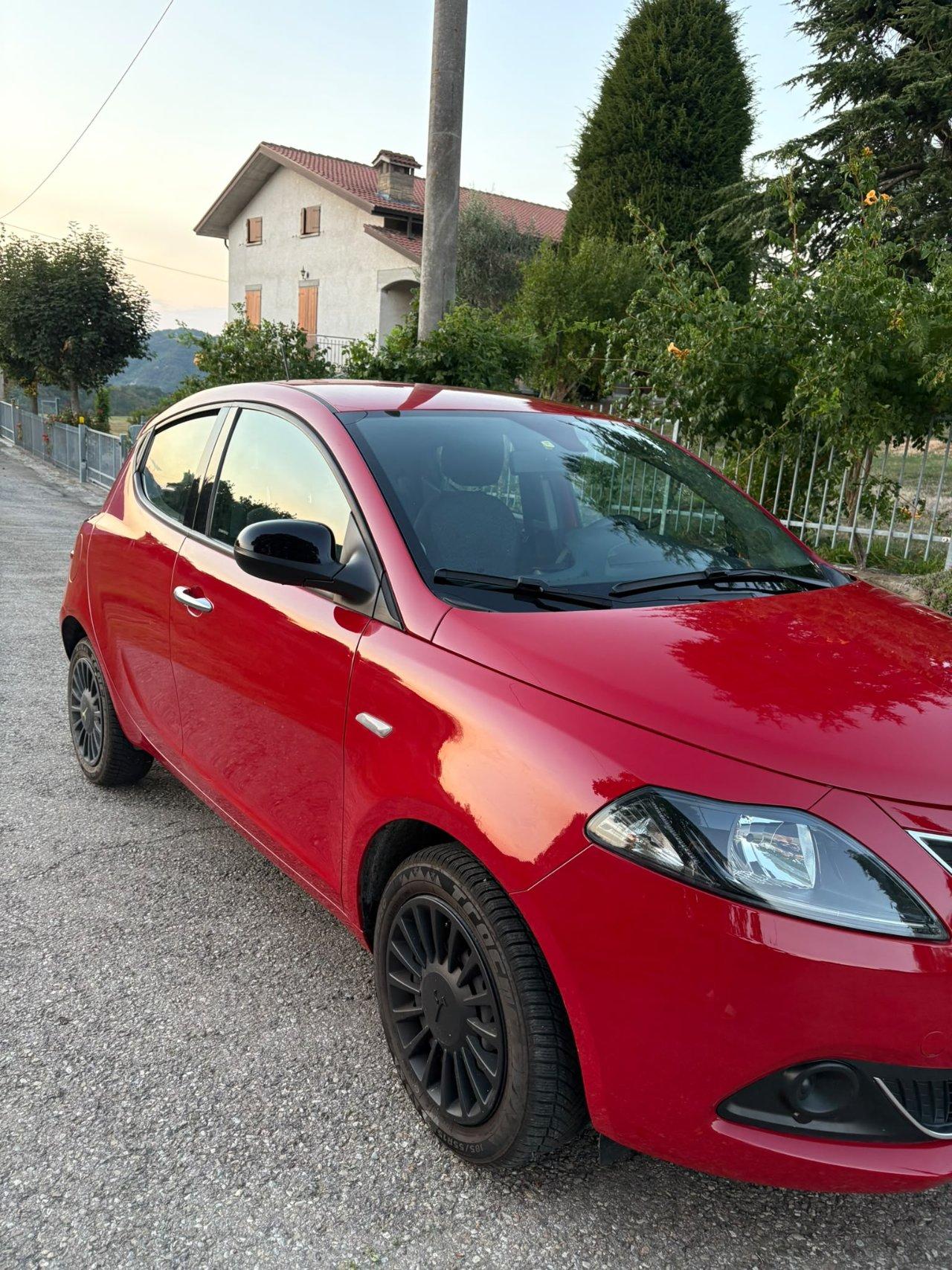 Lancia Ypsilon autovettura