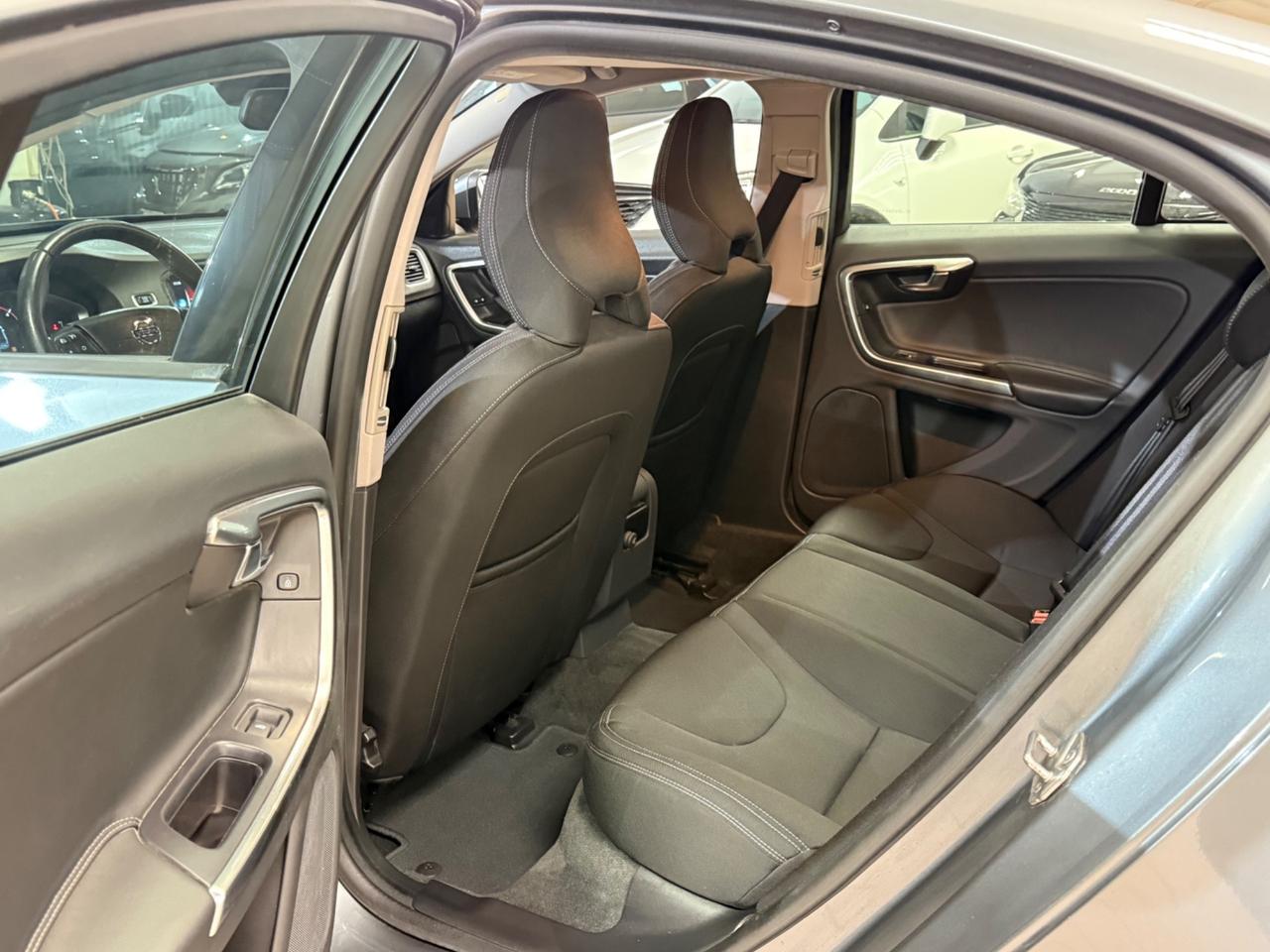 Volvo S60 D2 R-design