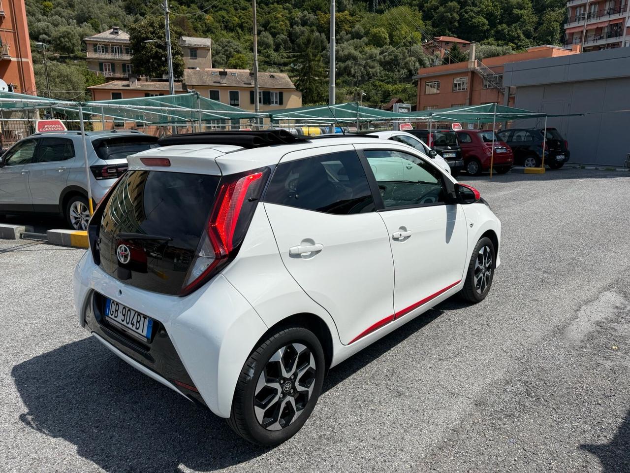Toyota Aygo Connect 1.0 VVT-i 72 CV 5 porte x-clusiv cabrio