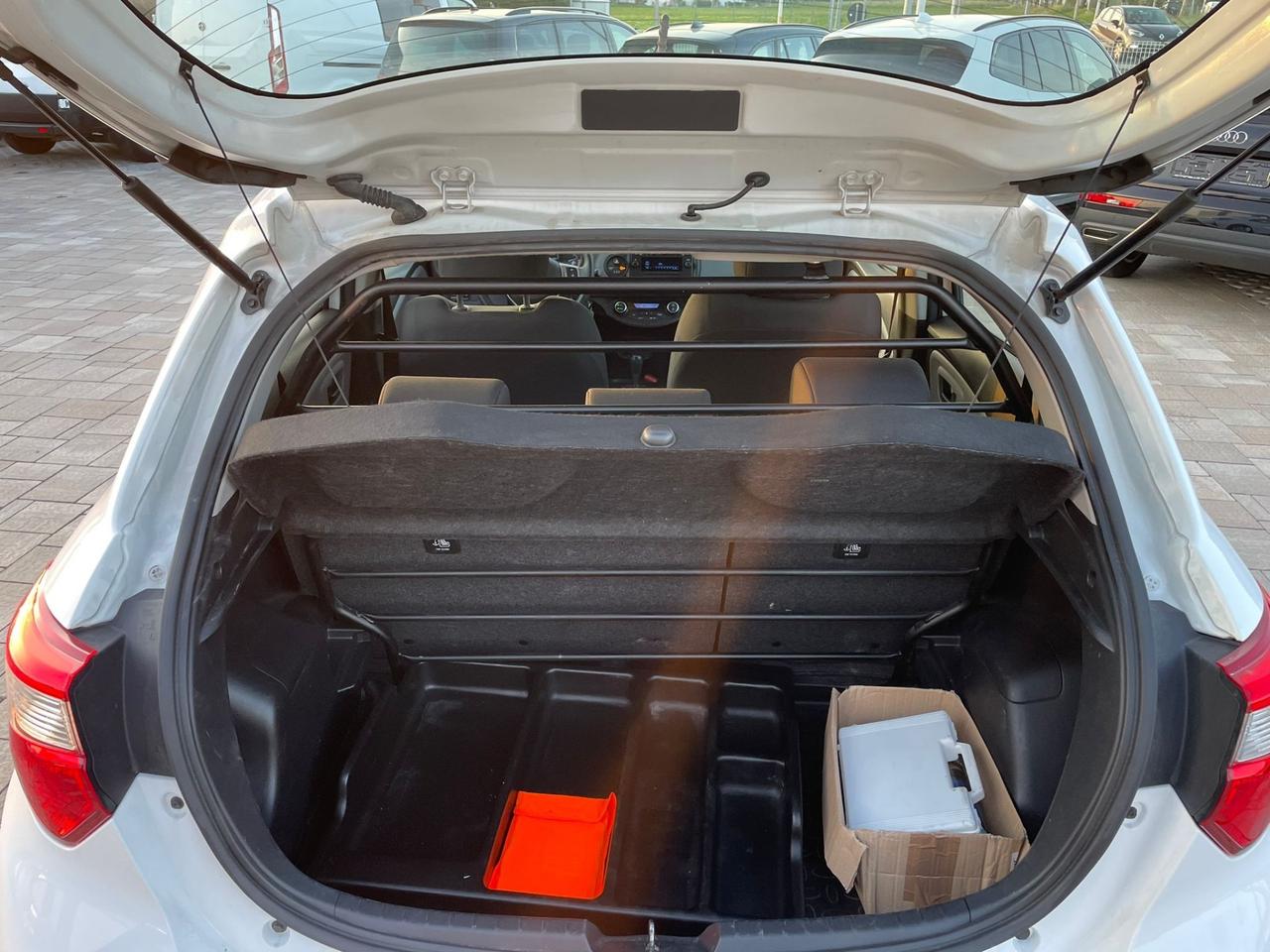 Toyota Yaris 1.5 Hybrid 5 porte Style*Autocarro N1*4 Posti*Iva Esposta