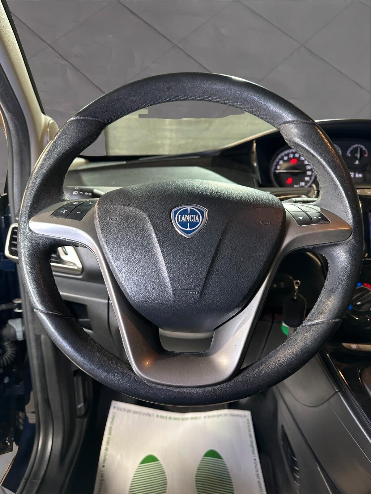 Lancia Ypsilon 1.2 69 CV 5 porte S&S Platinum IVA ESPOSTA