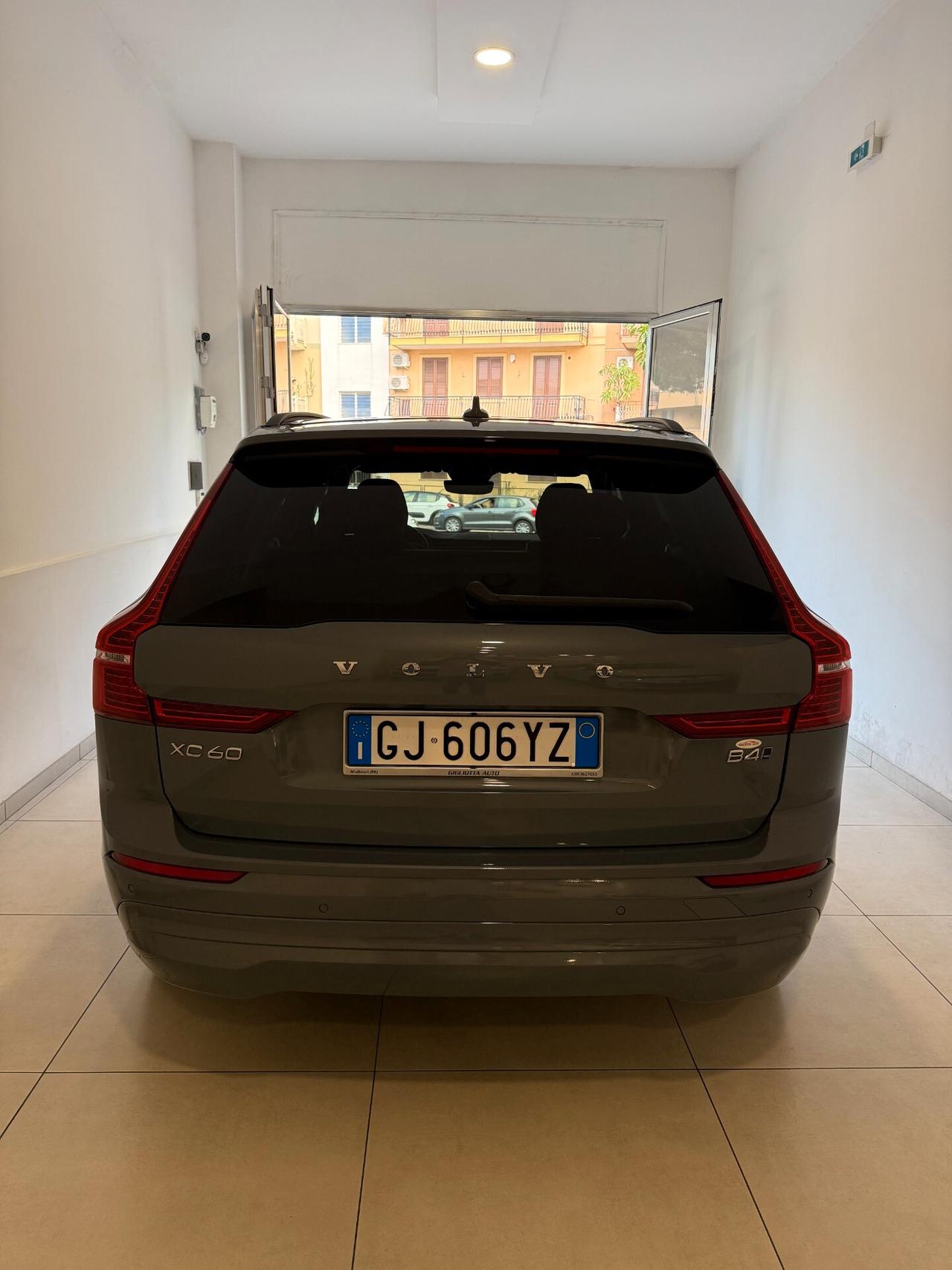 Volvo XC 60 XC60 B4 (d) AWD automatico Momentum Pro