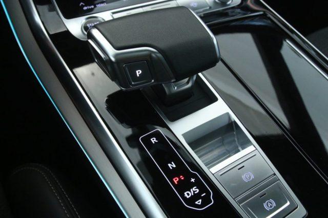 AUDI Q8 50 TDI 286 CV quattro S-line Black Edition