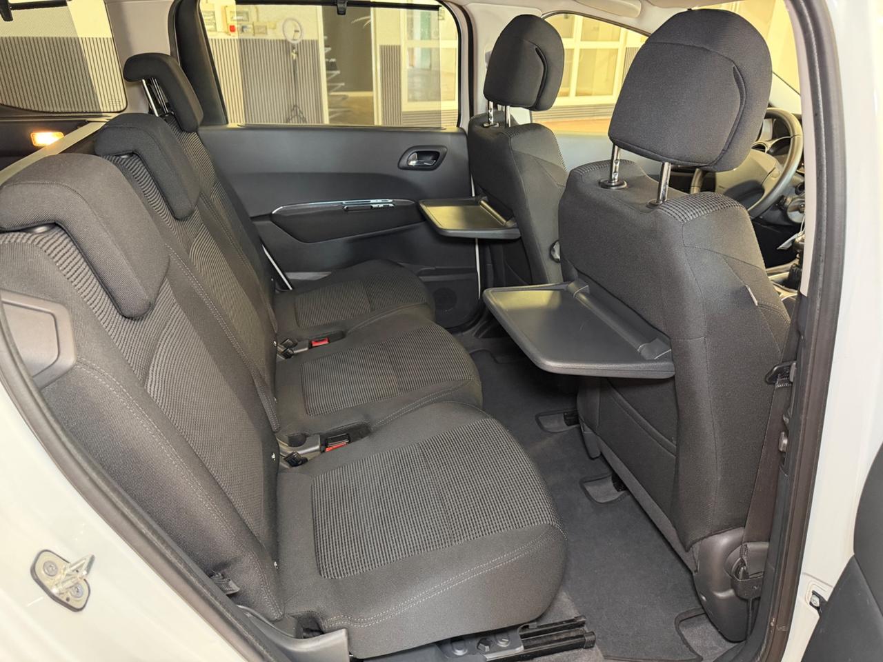 Peugeot 5008 7 POSTI