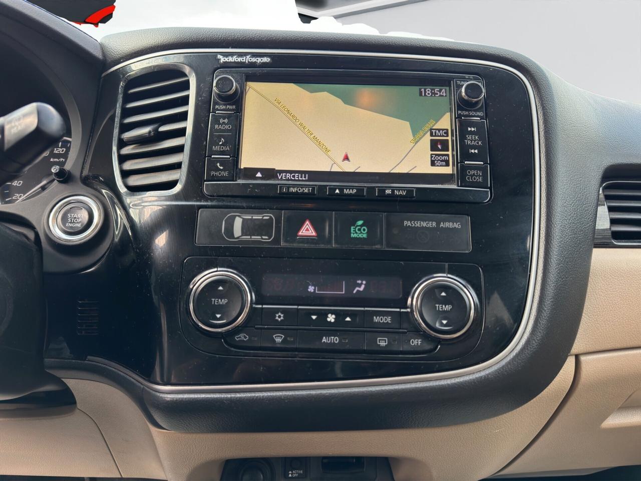 Mitsubishi Outlander 2.2 DI-D 4WD Instyle Plus Navi Diamond Pack 7P