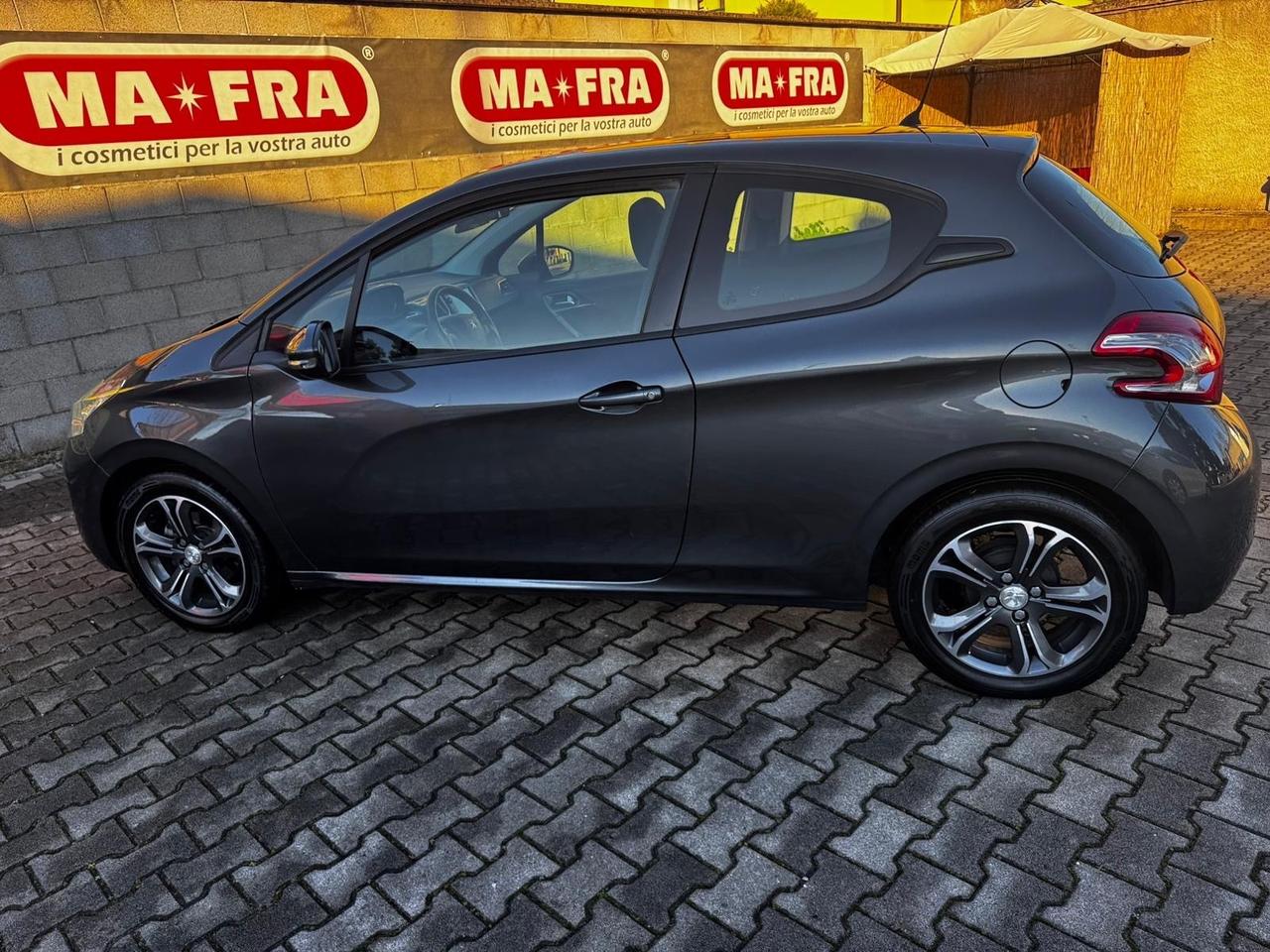 Peugeot 208 1.4 HDi 68 CV 3 porte neopatentati