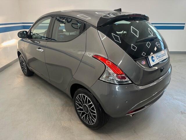 Lancia Ypsilon 1.0 FireFly 5 porte S&S Hybrid Silver