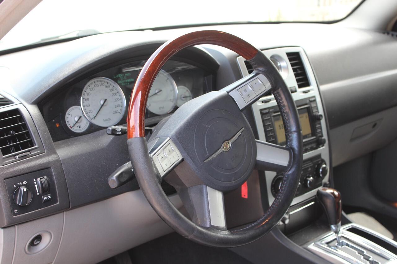 Chrysler 300C 3.0 V6 CRD berlina