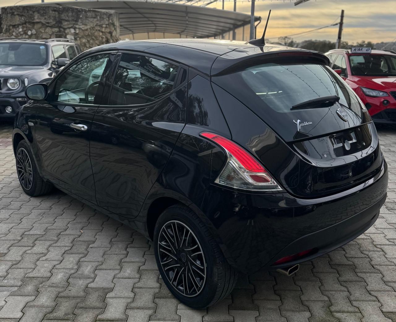 Lancia Ypsilon 1.0 FireFly 5 porte S&S Hybrid Ecochic Gold