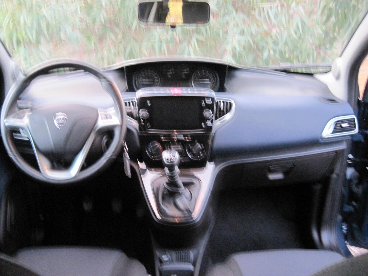 Lancia Ypsilon 1.0 FireFly 5 porte S&S Hybrid Platino