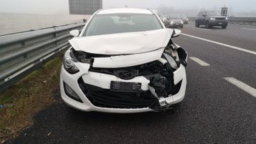 Hyundai i30 1.6 CRDi 128 CV 5p. Comfort INCIDENTATA