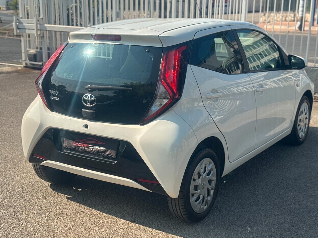 Toyota Aygo Connect 1.0 VVT-i 72 CV 5 porte x-play